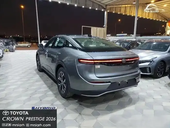 تويوتا كراون برستيج هايبرد 2026